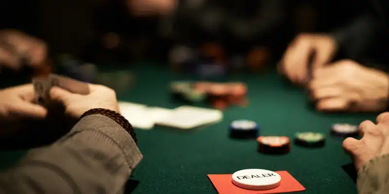 Kiểm soát cảm xúc là kinh nghiệm chơi Poker quan trọng nhất